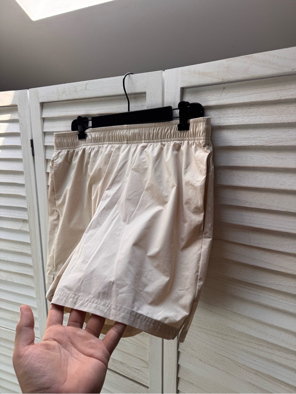 On Running 5” Core Shorts Men’s Beige Athletic Training Shorts Size M - Picture 3 of 7